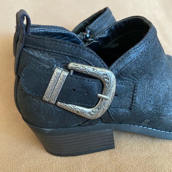 White Mountain Boots Womens Davenport Ankle Bootie Black Buckle Heels 9M - Picture 3 of 11